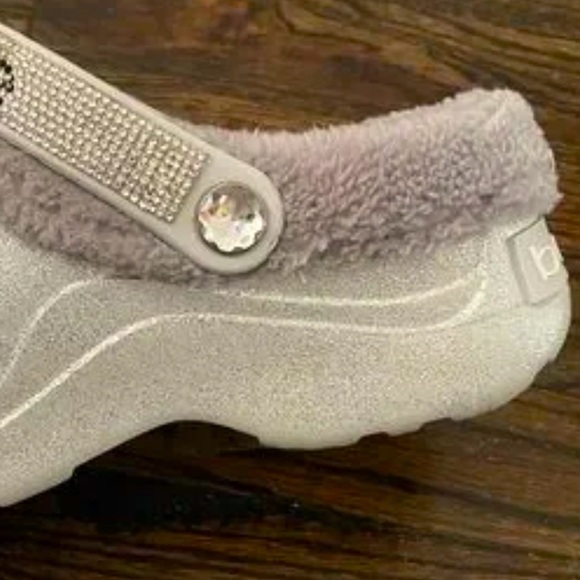 NWT bebe Silver Metallic Glitter Slip On Fur Clogs - Picture 6 of 7